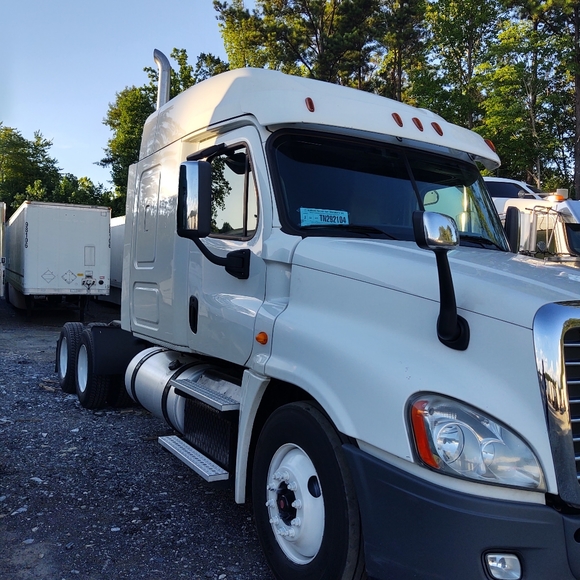 Meet the posher, Isaac - Picture 11 of 16